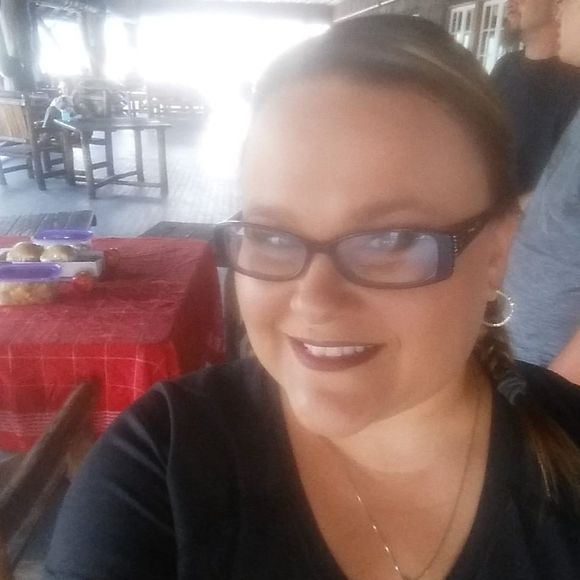 Meet your Posher, Carolyn - Picture 1 of 1